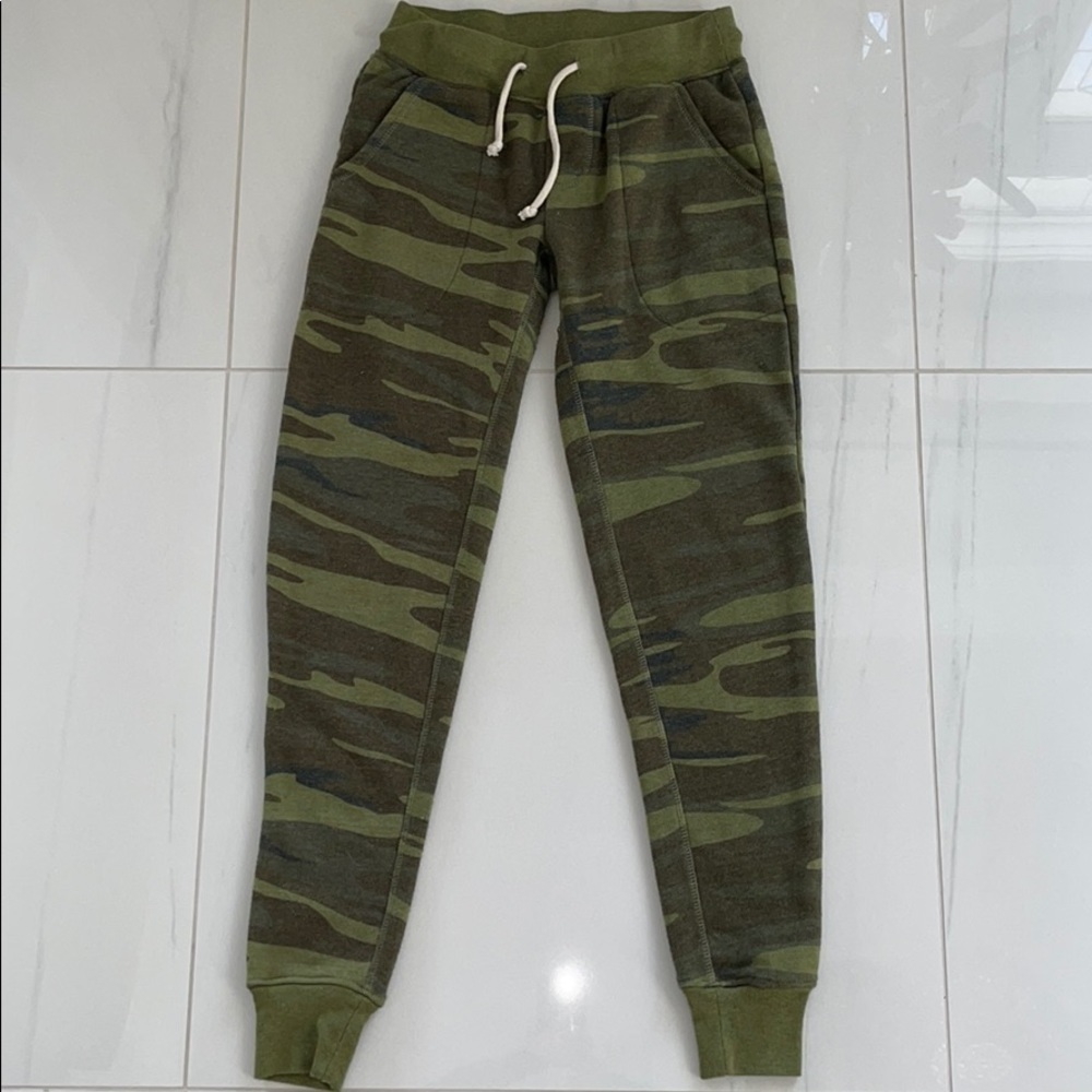Green Camo Alternative Cozy Joggers Size XS - Picture 1 of 4